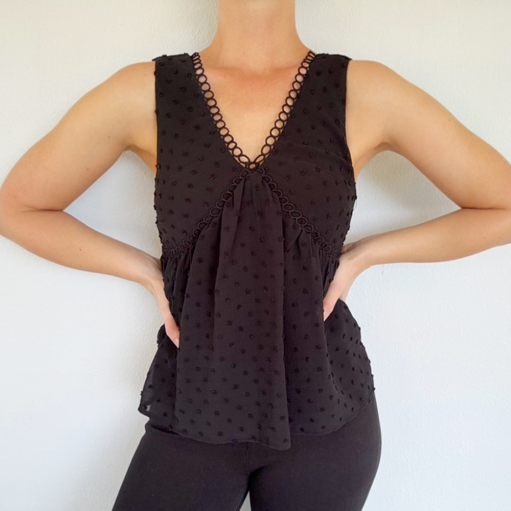 Miami black Swiss dot sleeveless eyelet cut out trim v-neck blouse size small